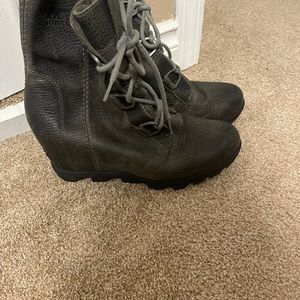 Sorel waterproof leather boots size 10.5